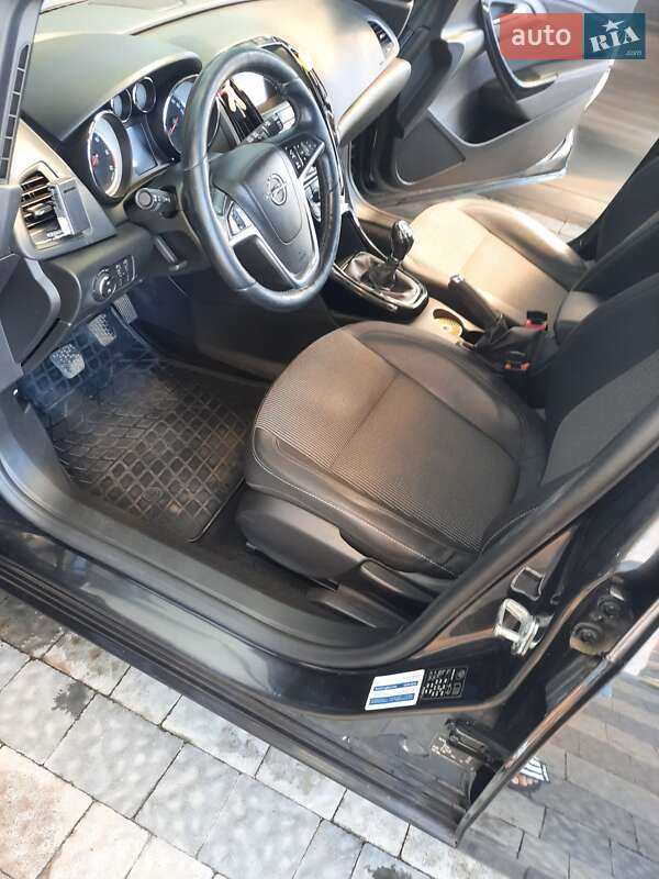 Универсал Opel Astra 2015 в Ужгороде