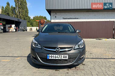 Хэтчбек Opel Astra 2015 в Раздельной