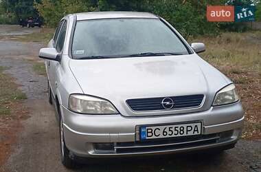 Хэтчбек Opel Astra 2002 в 