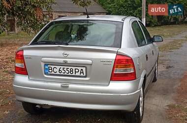 Хэтчбек Opel Astra 2002 в 