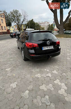 Универсал Opel Astra 2011 в 