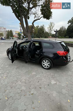 Универсал Opel Astra 2011 в 