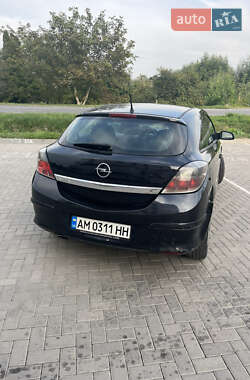 Хэтчбек Opel Astra 2005 в 
