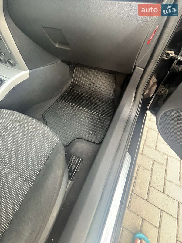 Хетчбек Opel Astra 2005 в Рівному