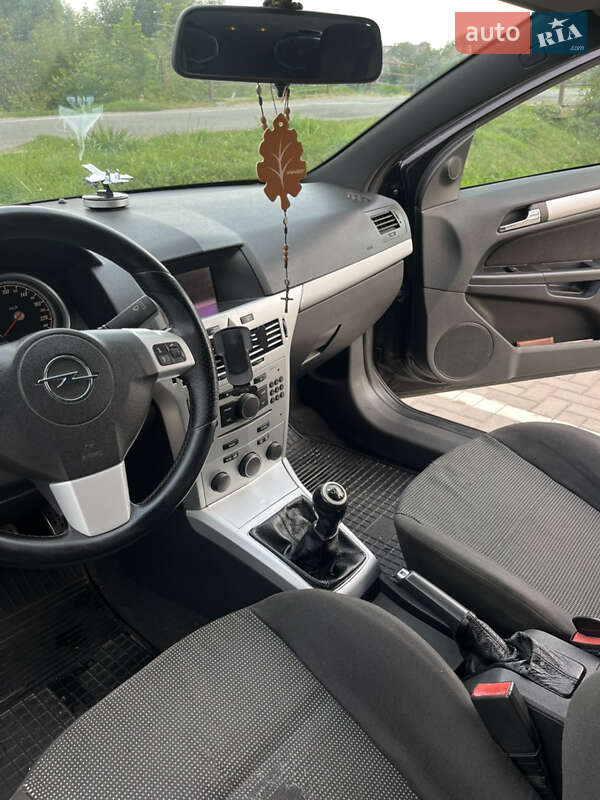 Хетчбек Opel Astra 2005 в Рівному