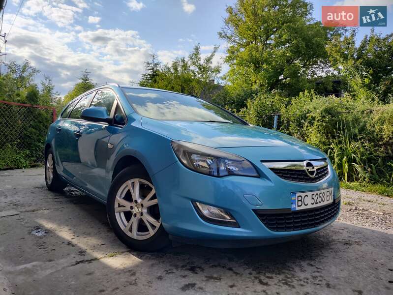 Універсал Opel Astra 2012 в Львові
