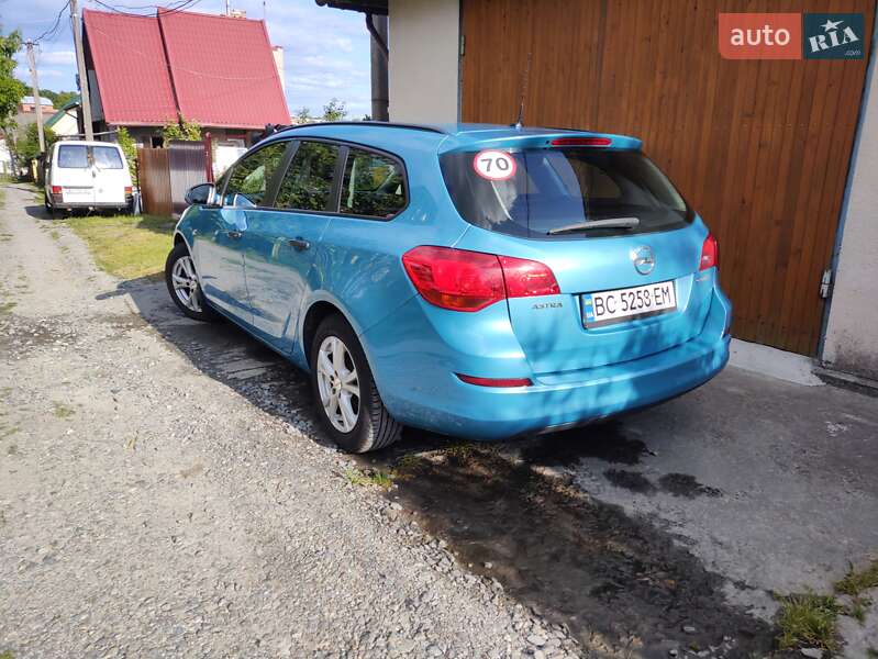 Універсал Opel Astra 2012 в Львові