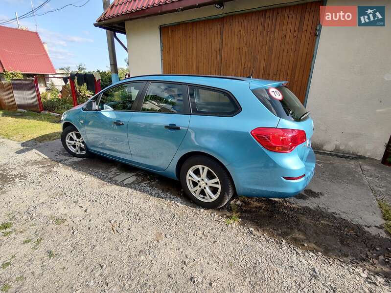 Універсал Opel Astra 2012 в Львові