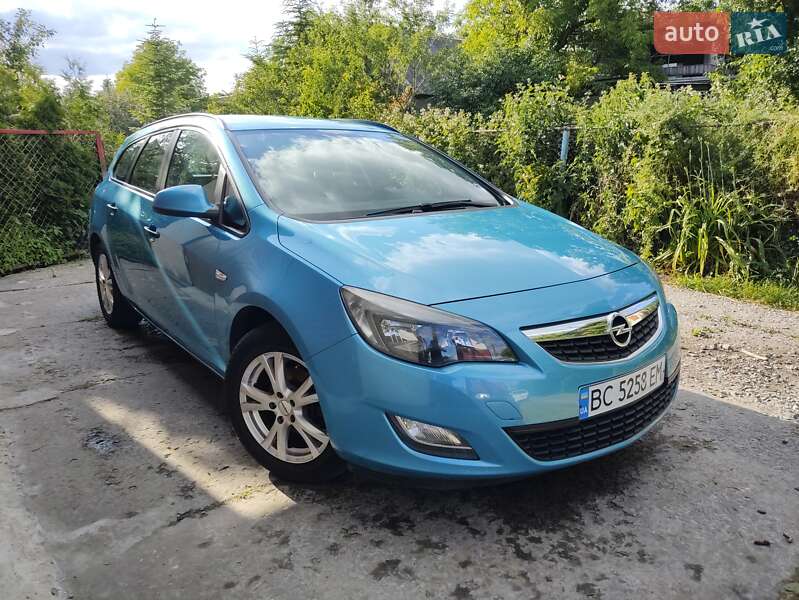 Універсал Opel Astra 2012 в Львові