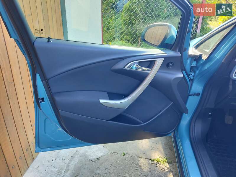 Універсал Opel Astra 2012 в Львові