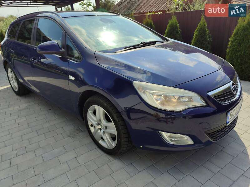 Универсал Opel Astra 2011 в 