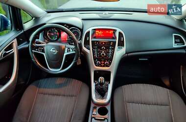 Универсал Opel Astra 2011 в 