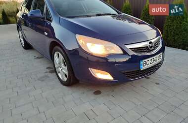 Универсал Opel Astra 2011 в 