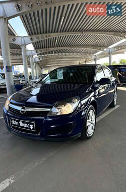 Хэтчбек Opel Astra 2012 в 