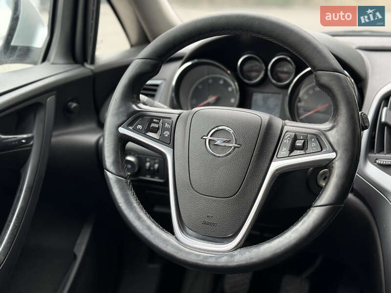 Универсал Opel Astra 2015 в Тернополе