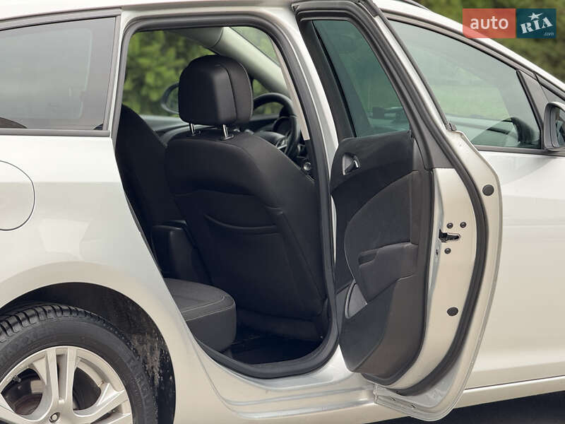 Универсал Opel Astra 2015 в Тернополе