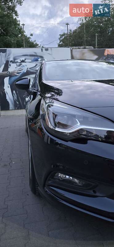 Универсал Opel Astra 2018 в Умани