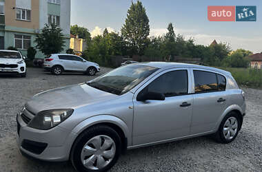 Хэтчбек Opel Astra 2005 в 