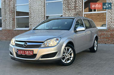 Універсал Opel Astra 2011 в Луцьку