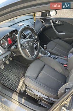 Универсал Opel Astra 2012 в 