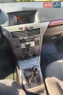 Универсал Opel Astra 2004 в 
