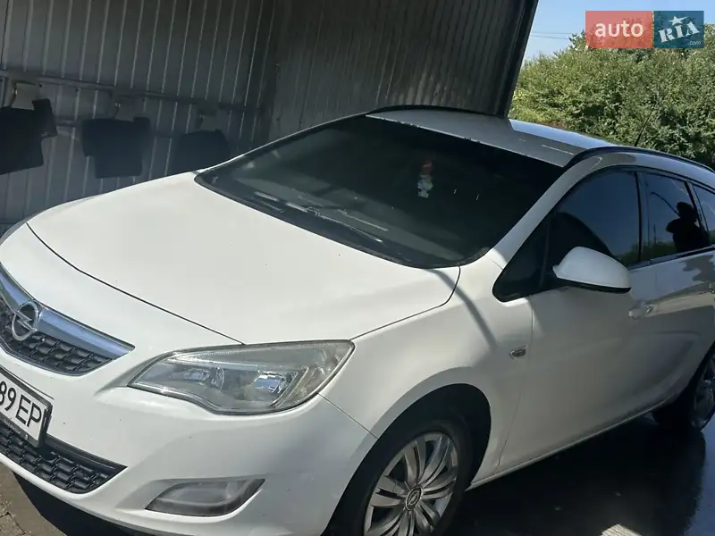 Opel Astra 2011