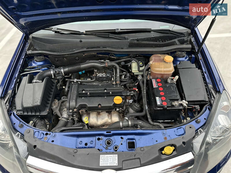 Хэтчбек Opel Astra 2005 в Звягеле