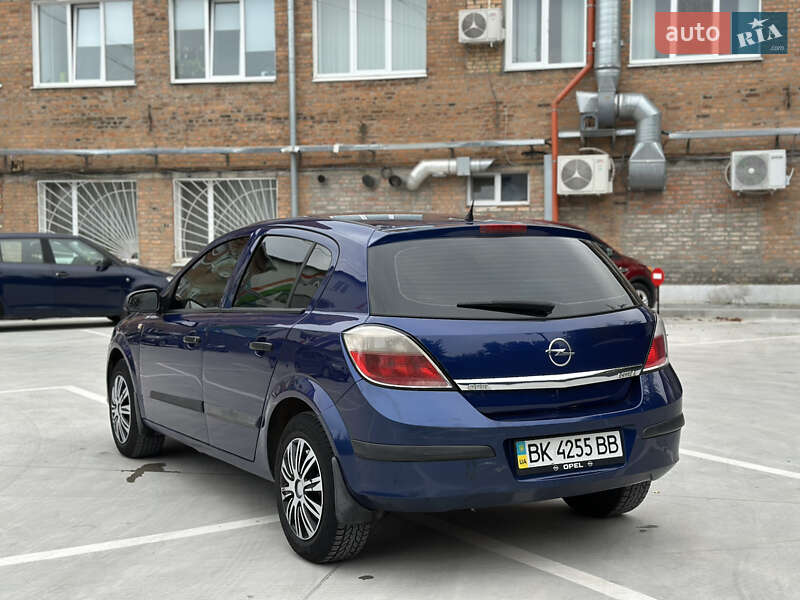 Хэтчбек Opel Astra 2005 в Звягеле