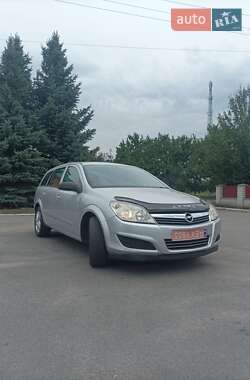 Универсал Opel Astra 2008 в Хороле