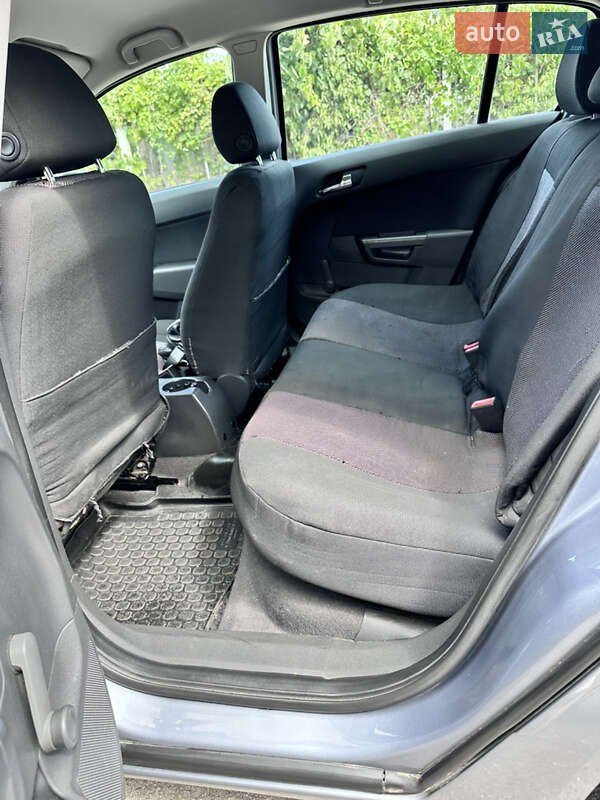 Хэтчбек Opel Astra 2011 в Полтаве