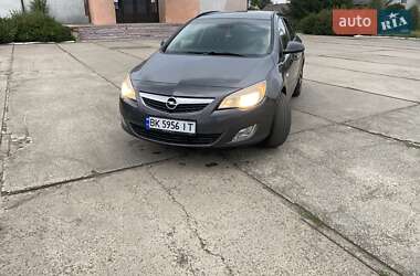 Универсал Opel Astra 2011 в 