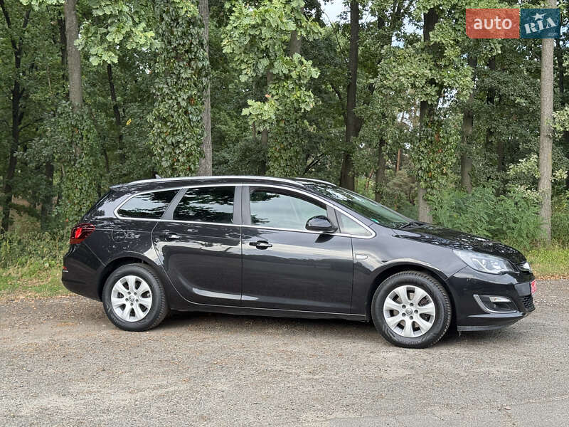 Универсал Opel Astra 2016 в Киеве