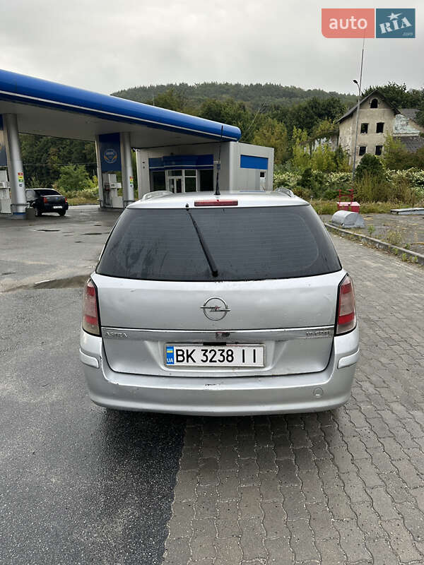 Универсал Opel Astra 2005 в Кременце