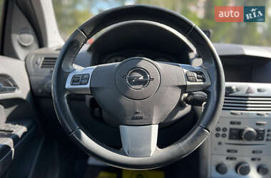 Хэтчбек Opel Astra 2013 в 