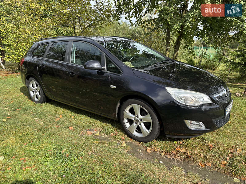 Универсал Opel Astra 2011 в Луцке