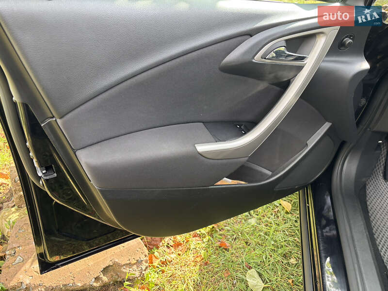 Универсал Opel Astra 2011 в Луцке