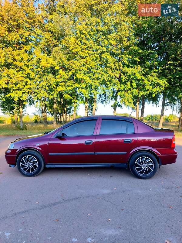 Седан Opel Astra 2008 в Тростянце