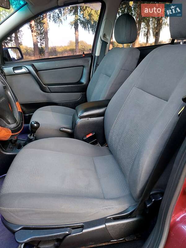 Седан Opel Astra 2008 в Тростянце