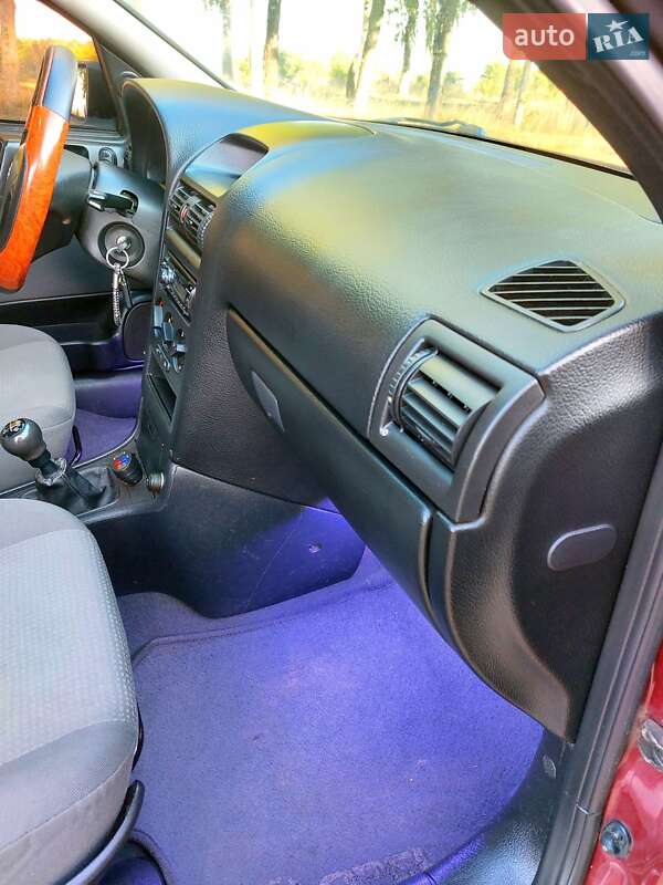 Седан Opel Astra 2008 в Тростянце