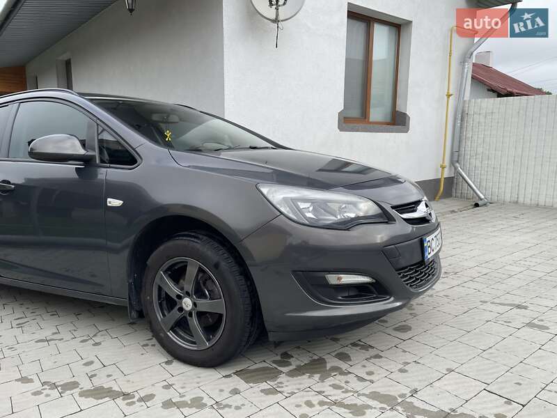 Универсал Opel Astra 2013 в Дрогобыче