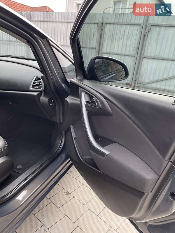 Универсал Opel Astra 2013 в Дрогобыче