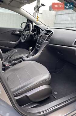 Универсал Opel Astra 2013 в 