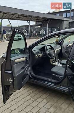 Хэтчбек Opel Astra 2007 в 