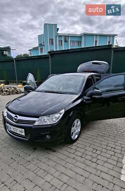 Хэтчбек Opel Astra 2007 в 