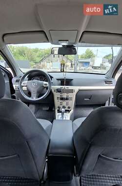 Хэтчбек Opel Astra 2007 в 
