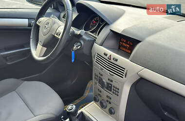 Хэтчбек Opel Astra 2007 в 