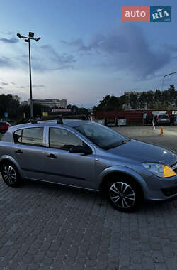 Хэтчбек Opel Astra 2006 в 