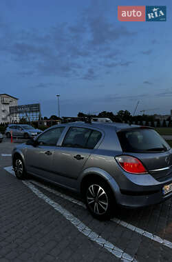 Хэтчбек Opel Astra 2006 в 
