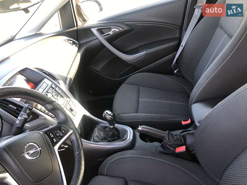 Универсал Opel Astra 2015 в Черновцах