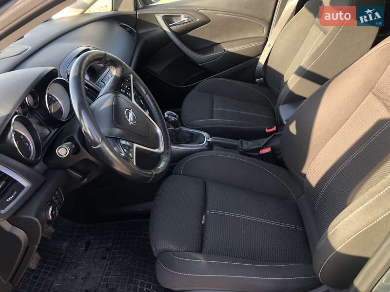 Универсал Opel Astra 2015 в Черновцах